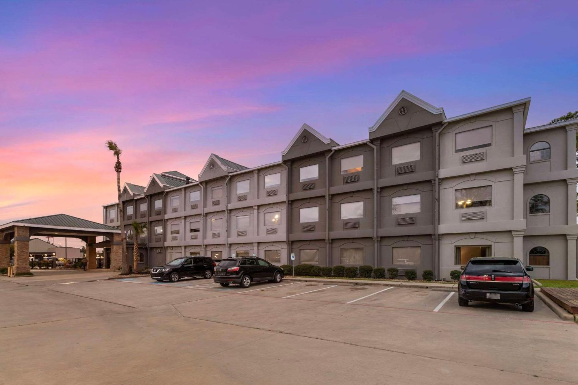 Comfort Suites Shenandoah-The Woodlands Exterior photo